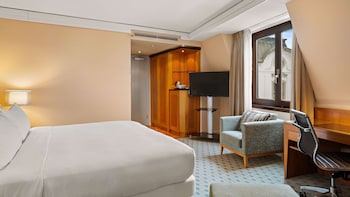 Executive Room, 1 Queen Bed, River View