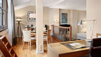 Junior Suite, 1 King Bed (Duplex)