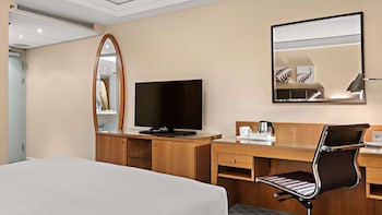 Compact Deluxe Double Room, 1 Queen Bed