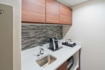 Suite, 1 King Bed, Accessible (Hearing)