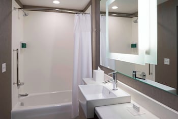 Suite, Multiple Beds, Accessible Bathtub