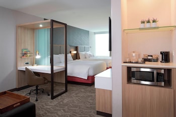 Suite, Multiple Beds, Accessible Bathtub