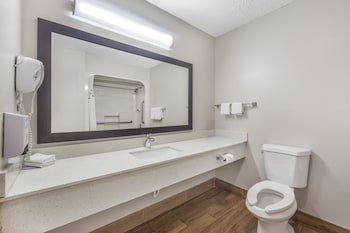Deluxe Room, 1 King Bed, Accessible, Smoke Free