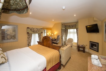 Suite, 1 King Bed, Smoking