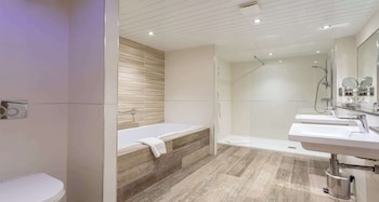 Executive Room, 1 King Bed, Non Smoking
