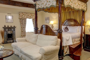 Suite, 1 King Bed, Smoking (Four Poster Bed)