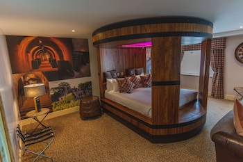 Suite, 1 King Bed, Non Smoking, Sauna