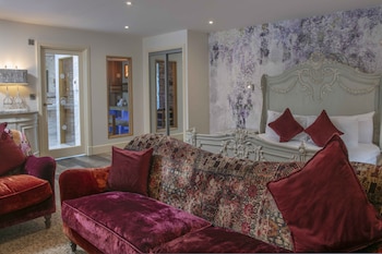 Suite, 1 King Bed, Non Smoking, Jetted Tub