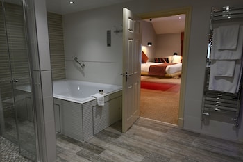 Suite, 1 King Bed, Smoking