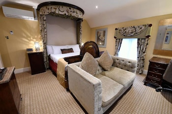 Suite, 1 King Bed, Smoking