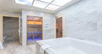 Suite, 1 King Bed, Non Smoking, Jetted Tub