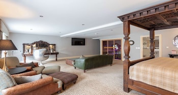 Suite, 1 King Bed, Smoking (Four Poster Bed)