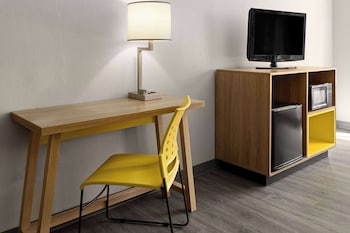 Suite, 1 King Bed, Accessible, Non Smoking (Bathtub)