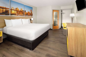 Standard Room, 1 King Bed, Non Smoking (Exterior)