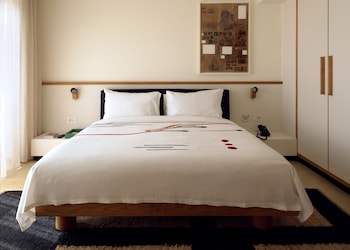Room, 1 Queen Bed with Sofa bed
