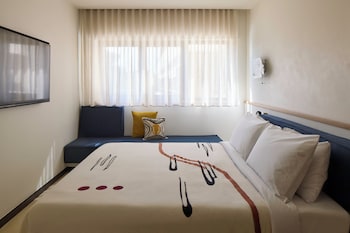Room, 1 Queen Bed with Sofa bed