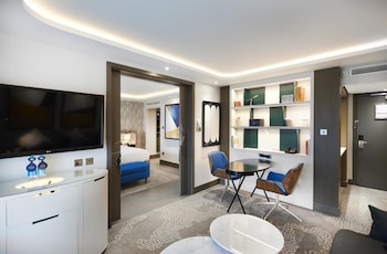 Executive Suite, 1 King Bed (With Lounge Access)