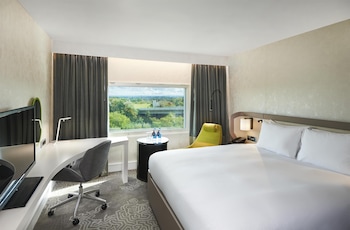 Executive Room, 1 King Bed (With Lounge Access)