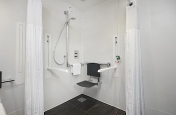 Queen Accessible Room