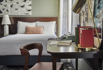 Deluxe Room, 1 King Bed