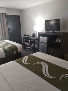 Basic Single Room, 2 Queen Beds, Non Smoking