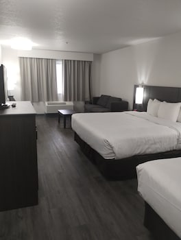 Family Suite, Multiple Beds, Non Smoking (Efficiency)