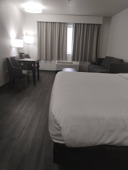 Family Suite, Multiple Beds, Non Smoking (Efficiency)