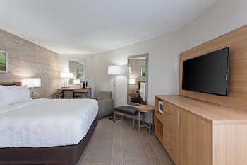 Standard Room, 1 King Bed, Balcony
