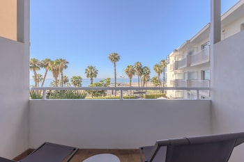 Family Room, Balcony