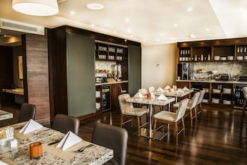 Junior Suite, 1 King Bed, Executive Lounge Access