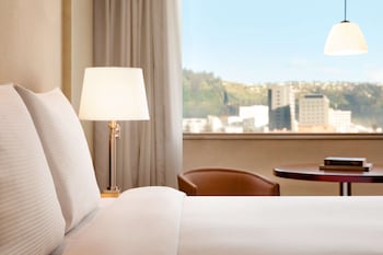 Executive Suite, 1 King Bed, Executive  Lounge Access