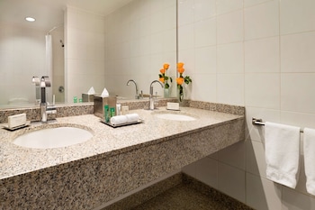Junior Suite, 1 King Bed, Executive Lounge Access