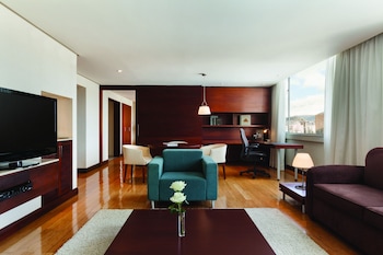 1 King Bed Executive Suite Premium, Executive Lounge Access