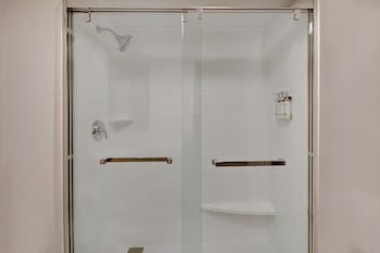 Standard Room, 1 King Bed, Accessible (Comm, Minifridge)