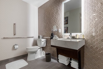 Deluxe Room, 2 Queen Beds, Accessible