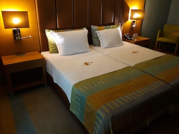Deluxe Twin Room, 2 Twin Beds, Kitchenette, City View