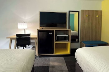 Room, 2 Queen Beds, Non Smoking