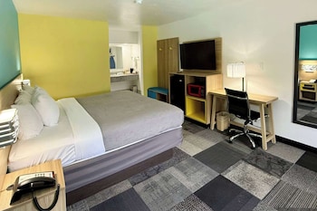 Suite, 1 King Bed, Non Smoking