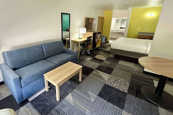 Suite, 1 King Bed, Non Smoking