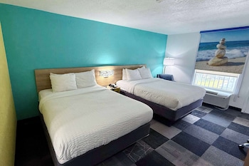 Room, 2 Queen Beds, Non Smoking