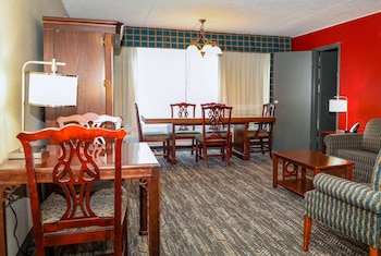 Suite, 1 King Bed, Non Smoking (One-Bedroom)