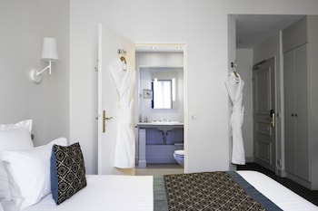 Superior Double Room - Complimentary soft minibar,courtesy tray, Chromecast and digital press