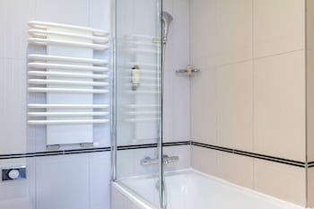 Twin Room - Complimentary soft minibar,courtesy tray, Chromecast and digital press