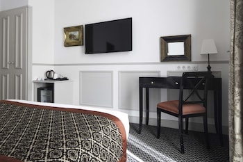 Single Room - Complimentary soft minibar,courtesy tray, Chromecast and digital press