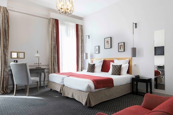Superior Twin Room- Complimentary soft minibar,courtesy tray, Chromecast and digital press