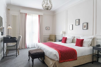 Privilege Room - Complimentary soft minibar,courtesy tray, Chromecast and digital press