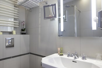 Single Room - Complimentary soft minibar,courtesy tray, Chromecast and digital press