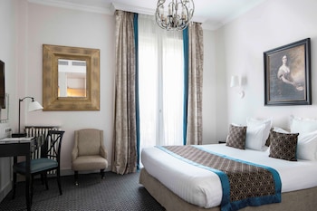 Superior Double Room - Complimentary soft minibar,courtesy tray, Chromecast and digital press