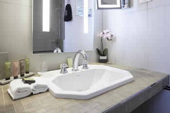 Family Room ( 2 Rooms) - Complimentary soft minibar,courtesy tray, Chromecast and digital press