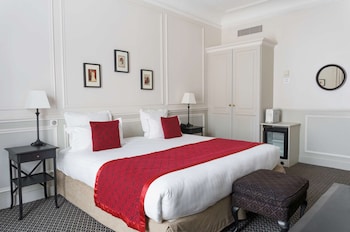 Privilege Room - Complimentary soft minibar,courtesy tray, Chromecast and digital press